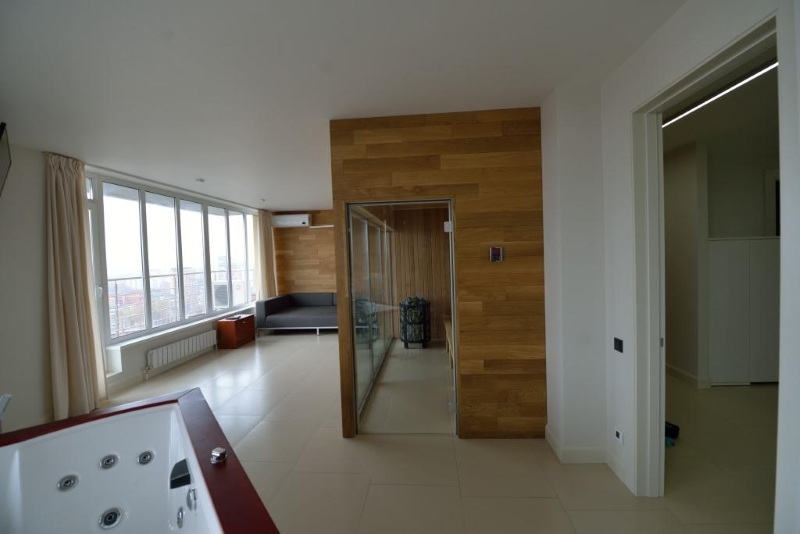 Стеклянный фасад на Кошурникова