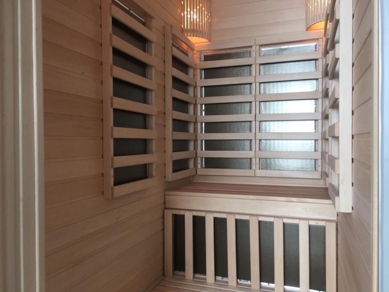 Инфракрасная кабина в фитнес центре в Новосибирске - купить и установить